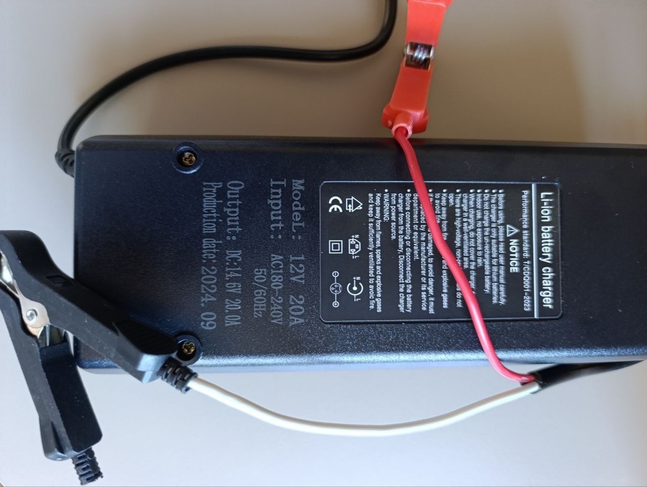 Комплект Power Queen LiFePO4 12.8V 100Ah,зарядка 14,6V 20A для LiFePО4