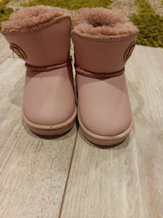 Капчики на дівчинку розмір 21 стан чудові ніде не потерті