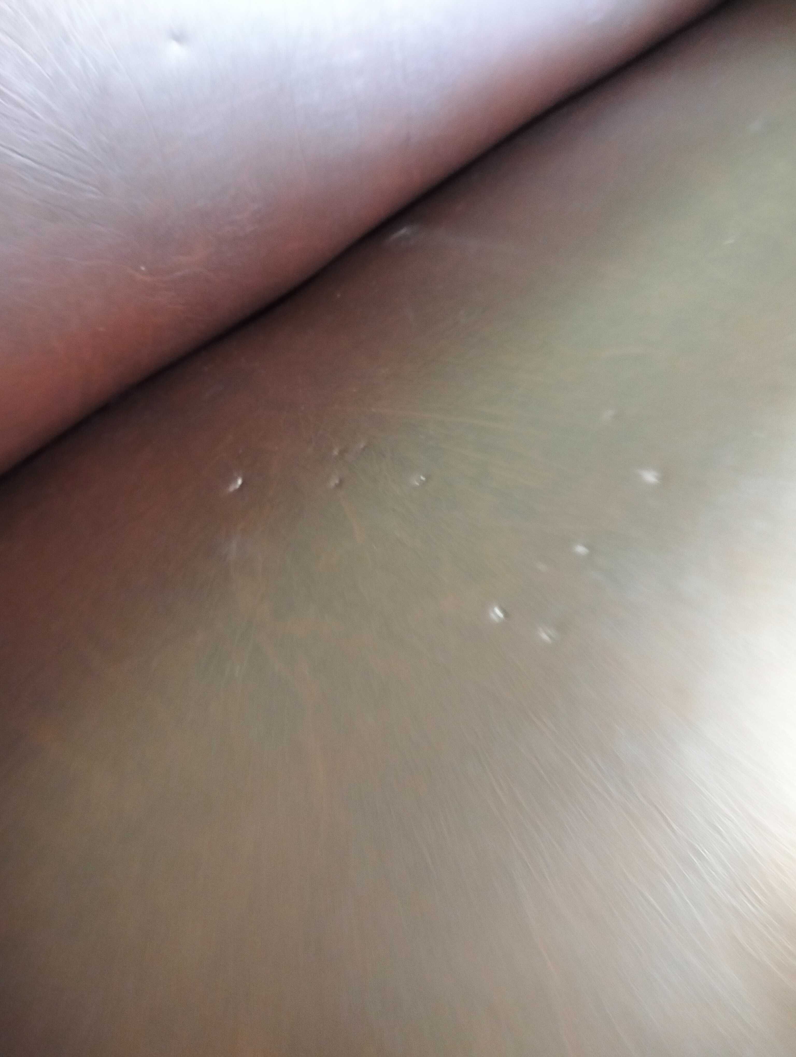 Sofa dwuosobowa z eko skóry.