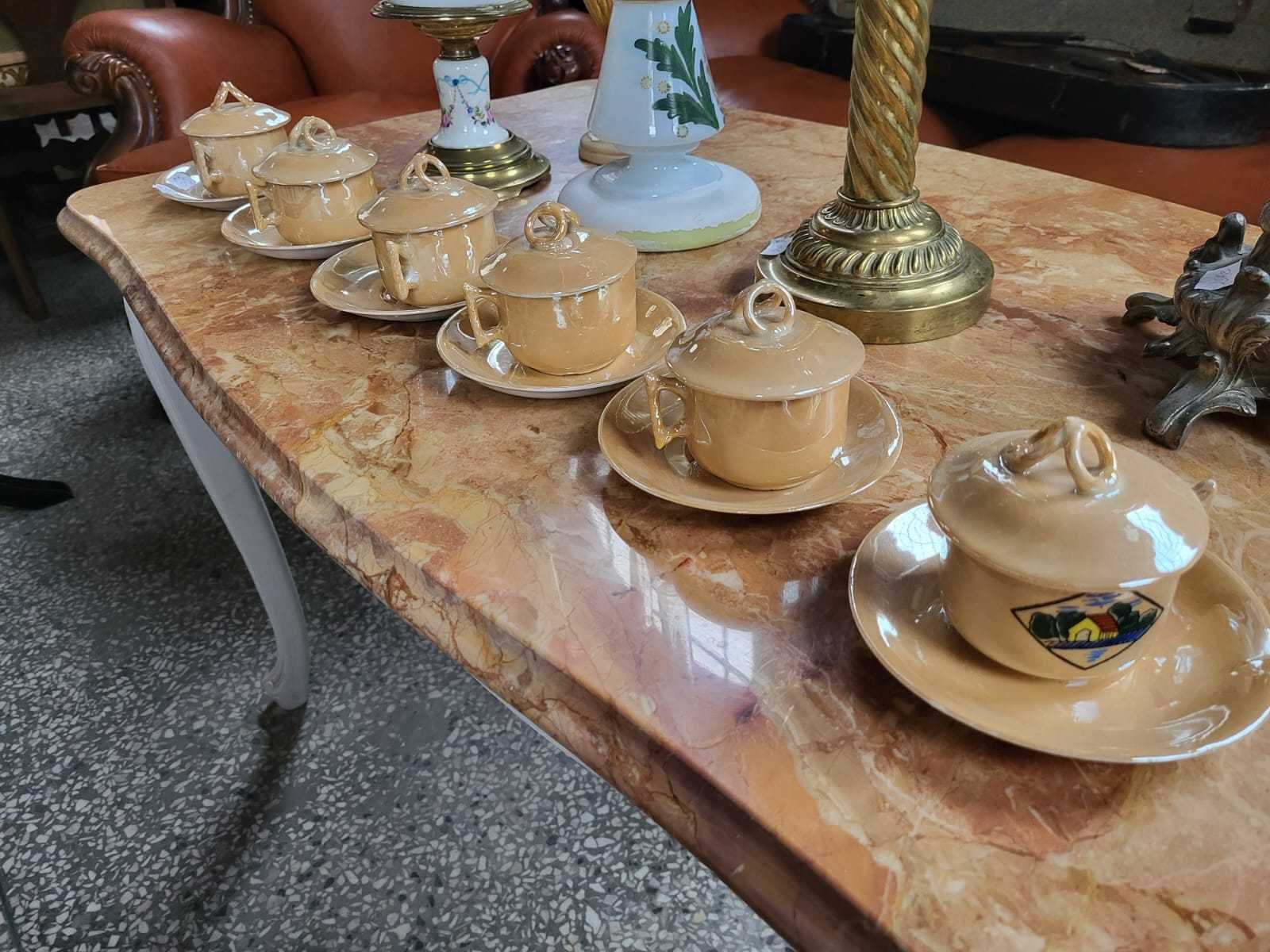 Filiżanki z przykrywką z Zanzibaru