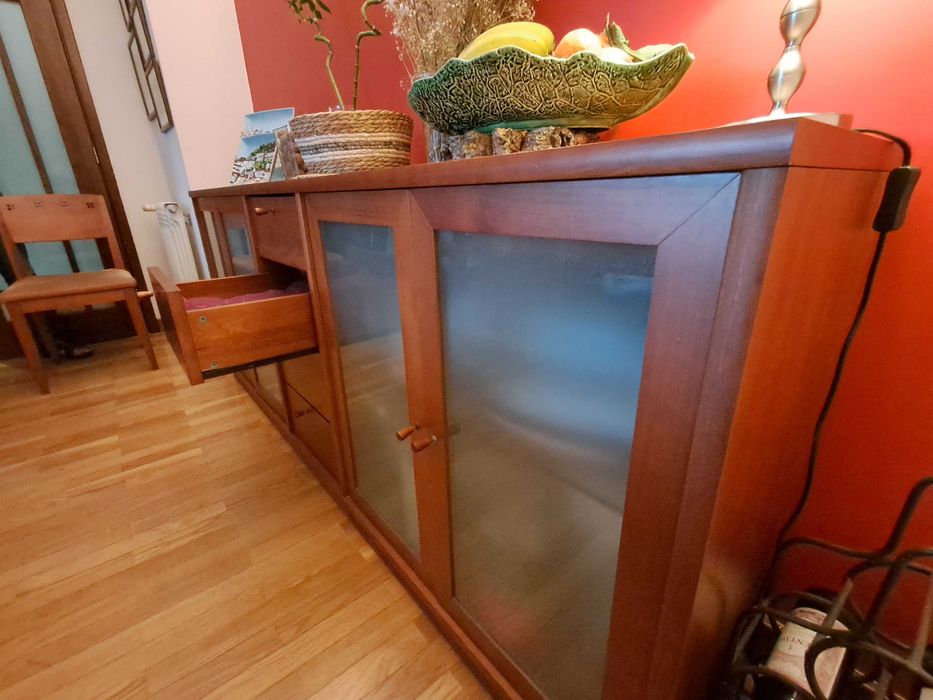 Aparador pinho tratado 2,10m bom estado