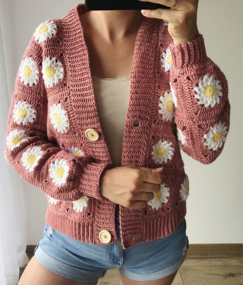 Sweter sweterek stokrotki brudny róż handmade rękodzieło S M 36 38