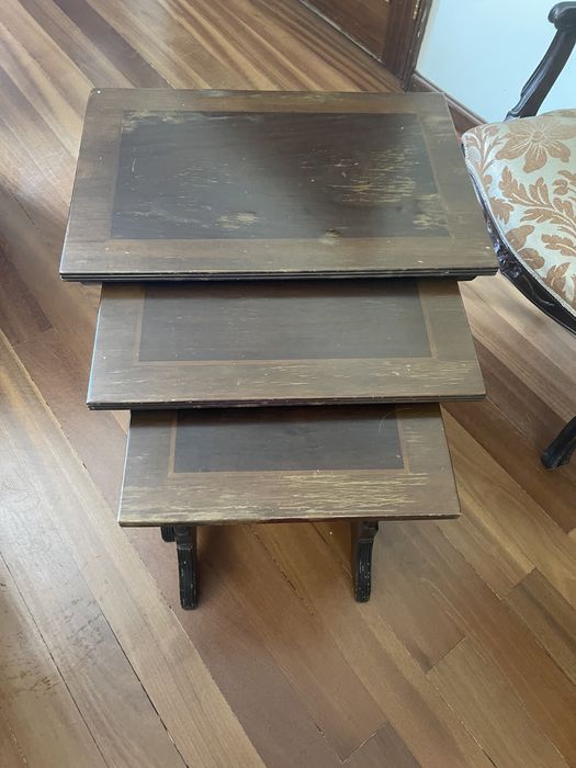 Mesa central e mesa de apoio