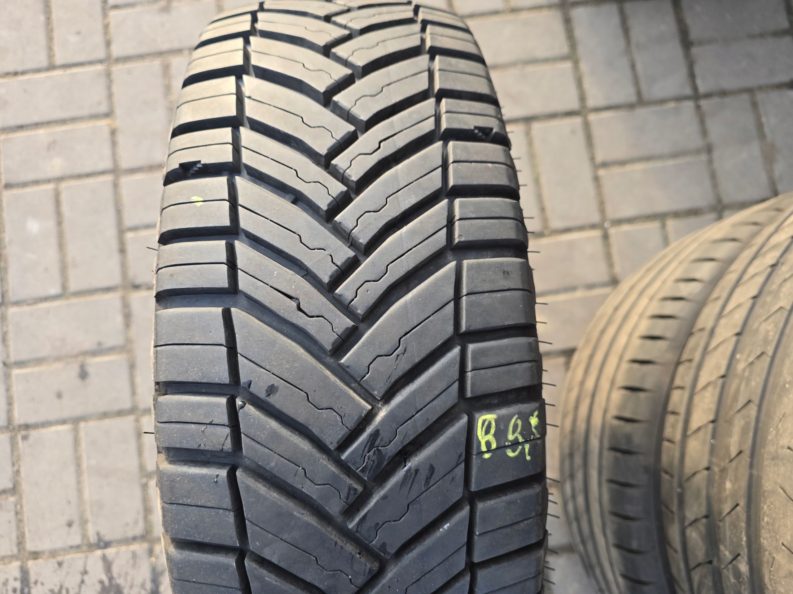 Michelin Agilis Crossclimate 215/65R15C 104/102T 8,5mm 1X 23R