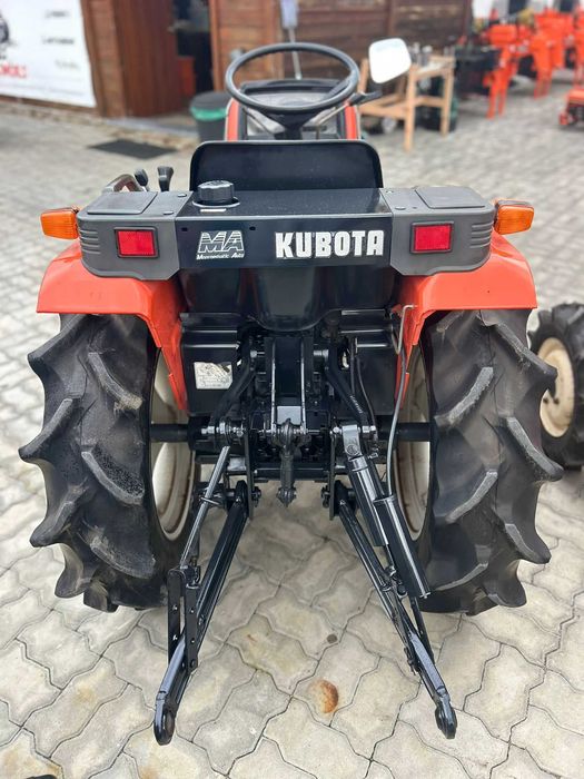 KUBOTA ASTE A17 imaculado