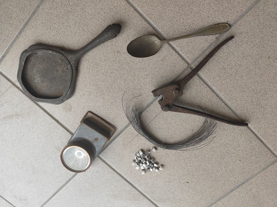 Pamiątki PRL plombowinica latarka lusterko