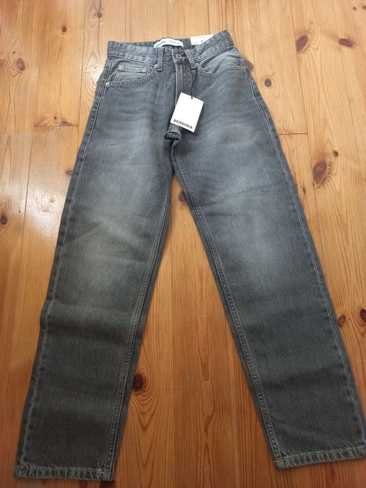 Jeansy Bershka o prostym kroju w stylu z lat 90s