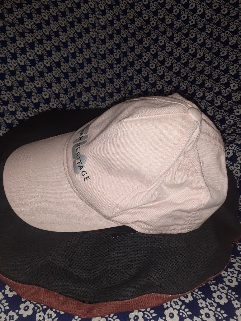 Кепка жіноча Fila