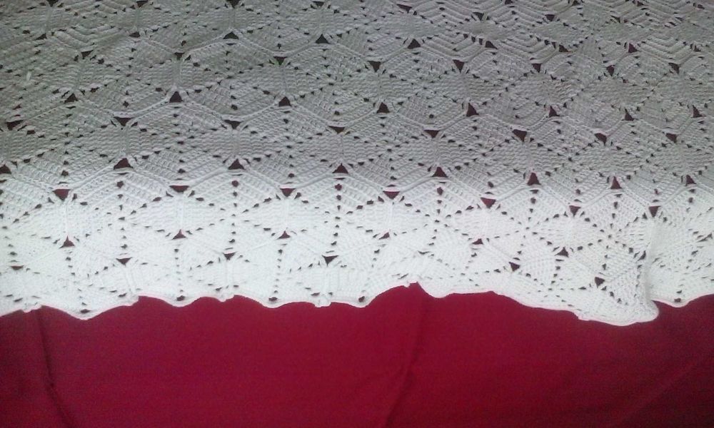 Colcha de renda feita à mão