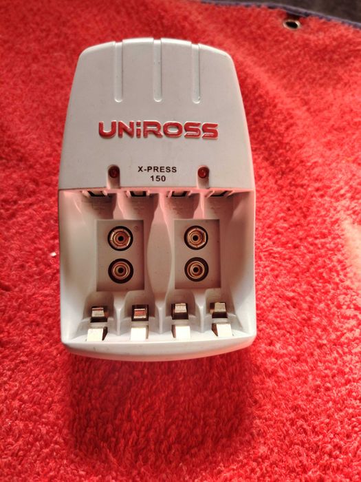 Carregador baterias  AA  /  AAA  /  9 V Block