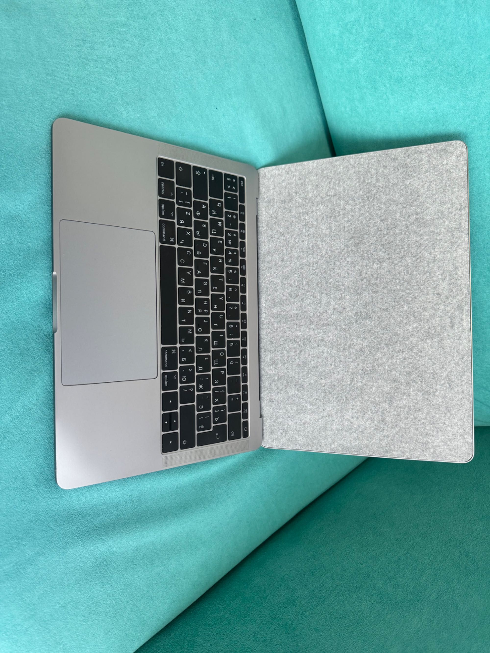 MacBook Pro 13” официал, i5 2,3Ghz/8Gb/128SSD