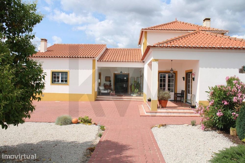 Moradia T4 + Moradia T0 em Marconi - Vendas Novas c/amplo espaço exter