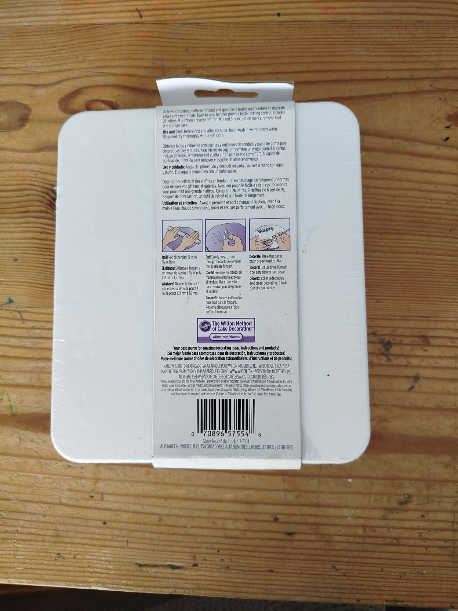 Foremki do wycinania liter i cyfr w lukrze Wilton