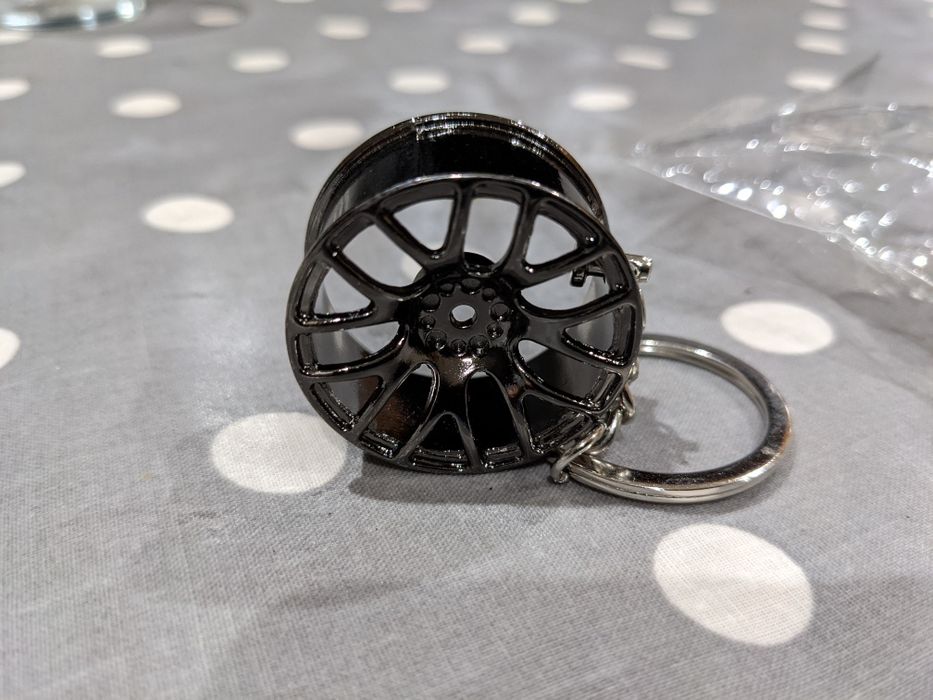 Porta chaves forma de jante e disco e travões