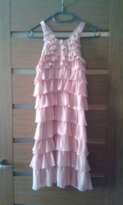 B. seksowna sukienka w kolorze pudrowym S/36