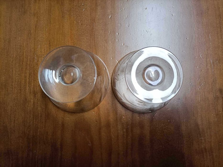 Duas antigas Tacinhas de vidro fininho trabalhado