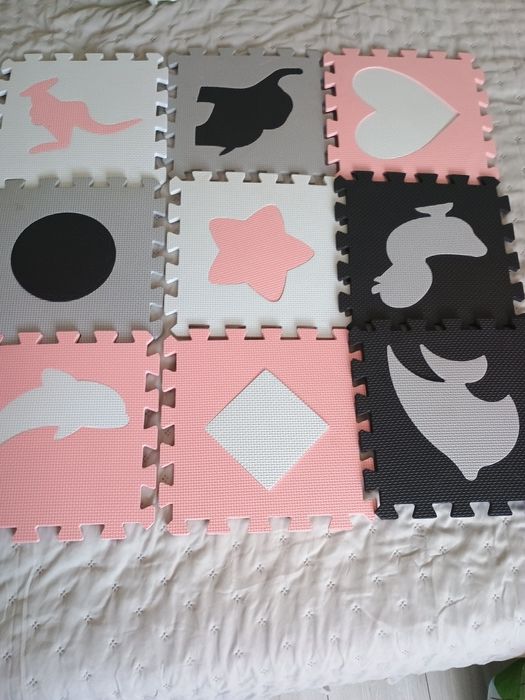 Mata piankowa puzzle piankowe rożowo,czarno,białe dla dziewczynki