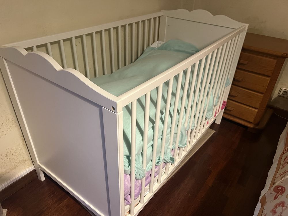 Cama de grades branca IKEA + colchao