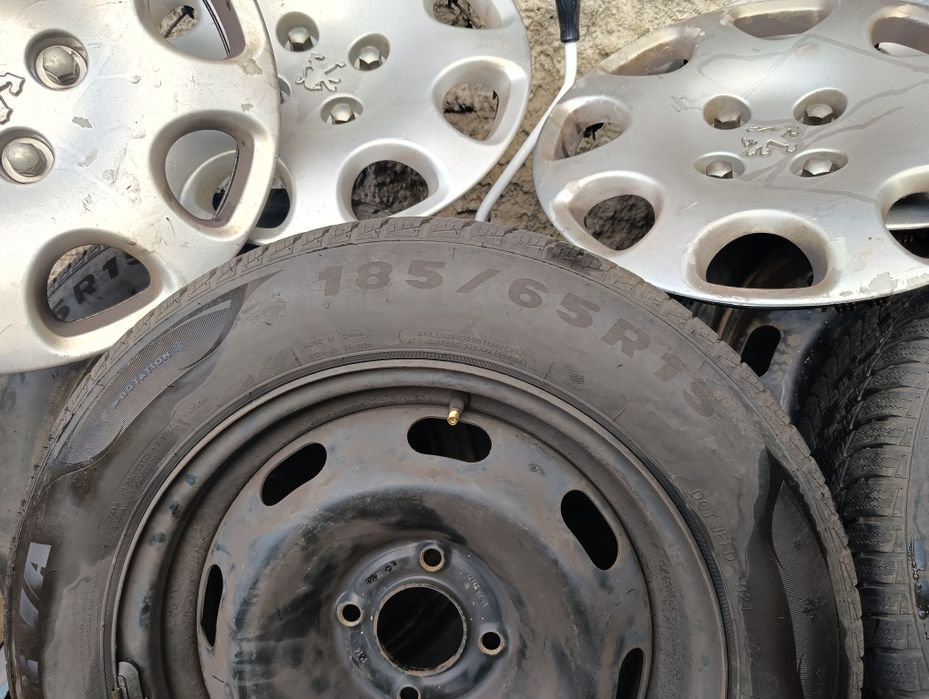 Felgi stalowe plus opony zimowe i kołpaki