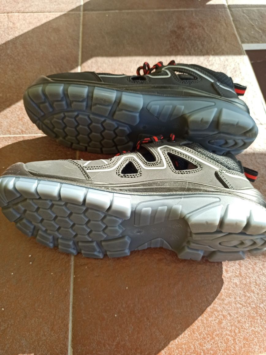Buty ochronne firmy Bearfield róż.42 lub 8