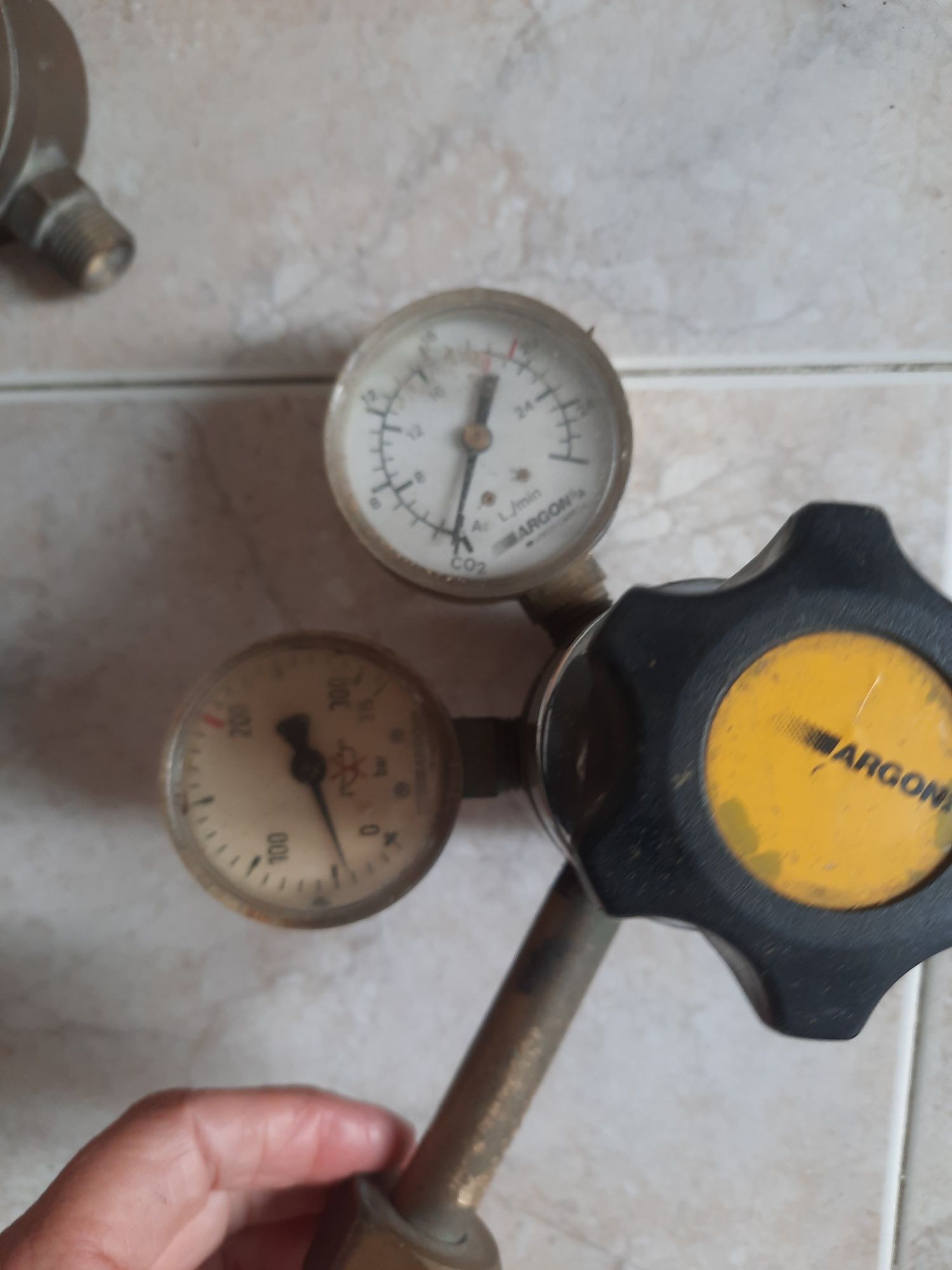 Manómetros  tem de vir buscar a casa