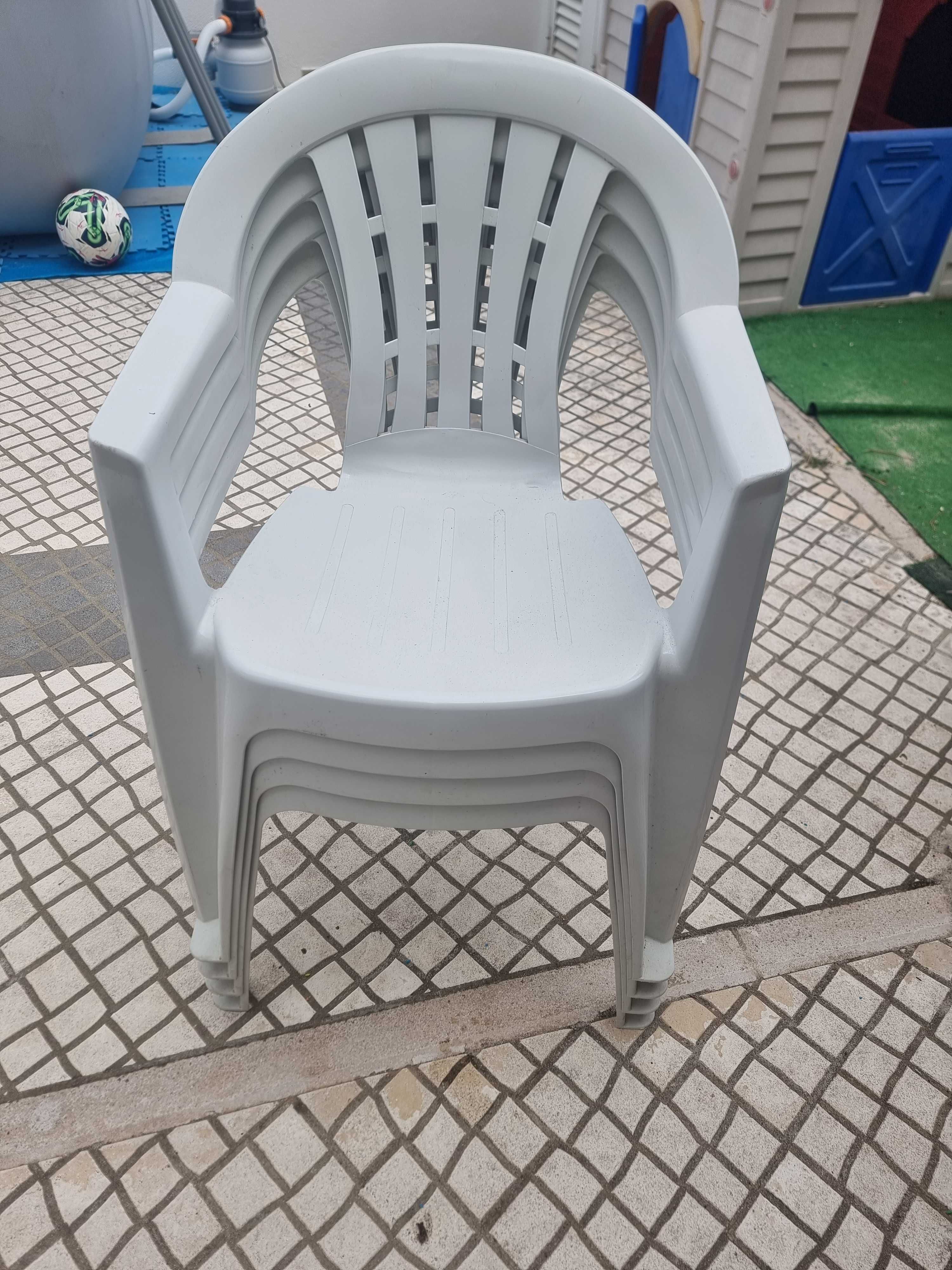 Cadeiras plásticas exteriores