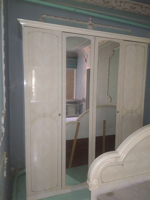 Продам    мебель спальня комплект срочно