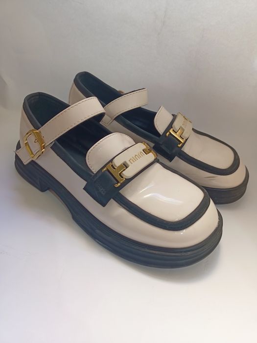 Продам босоніжки для дівчинки