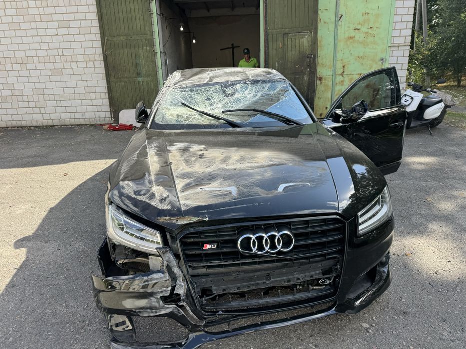 AUDI S8+ Після дтп з документами повний порядок