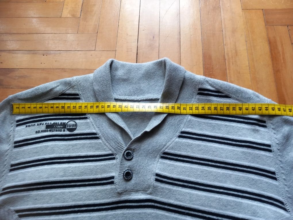 Sweter męski z dekoltem w serek Burton