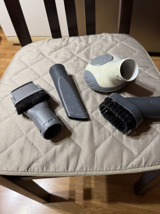 Продам аккумуляторный пылесос бренд Black Decker Black Decker