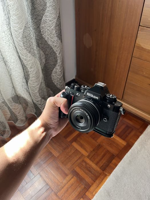 Nikon ZF + Nikon 40mm f/2 (Como Nova)