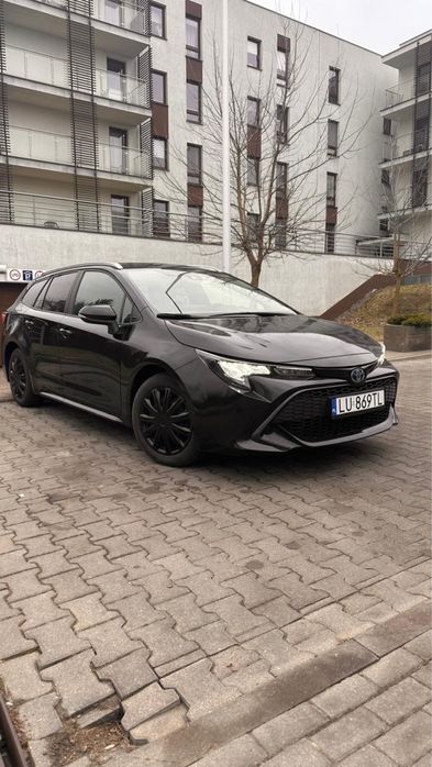 Toyota Corolla 2022 Hybryd hybryda benzyna 1.8 kombi przebieg 32tys km
