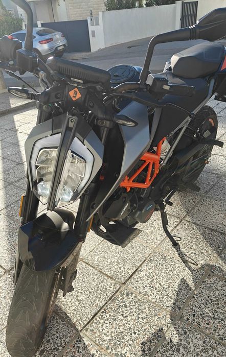 Vendo mota KTM duke 125 muito boa