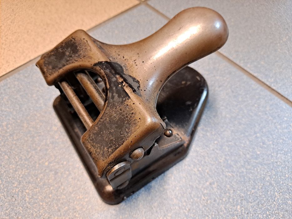 Dziurkacz PRL antyk vintage