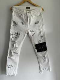 Zara man białe spodnie dziury dżinsowe napisy łaty naszywki 38 M 30