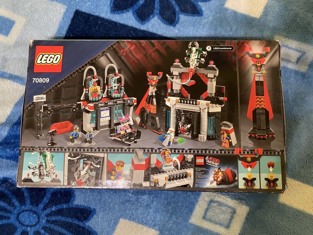 Продам НОВИЙ конструктор LEGO Movie 70809 Лігво Лорда Бізнесу