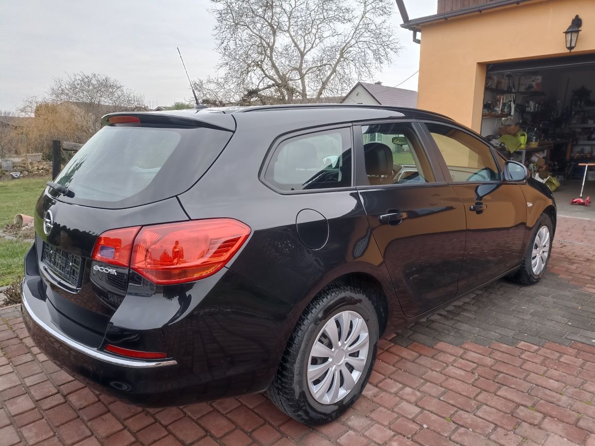 Opel Astra Sports Tourer 2015r  1,6 CDTI Stan wzorowy!! Okazja!