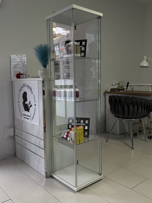 Szklana witryna Ikea półka szafka