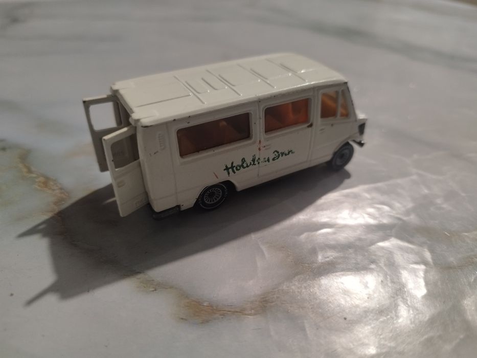 Модель автомобиля Siku Mercedes 208