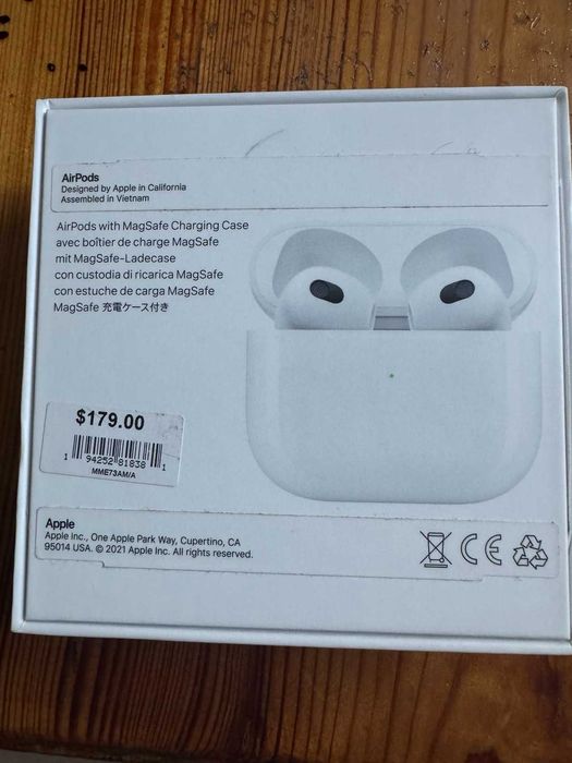 Продам наушники беспроводные AirPods