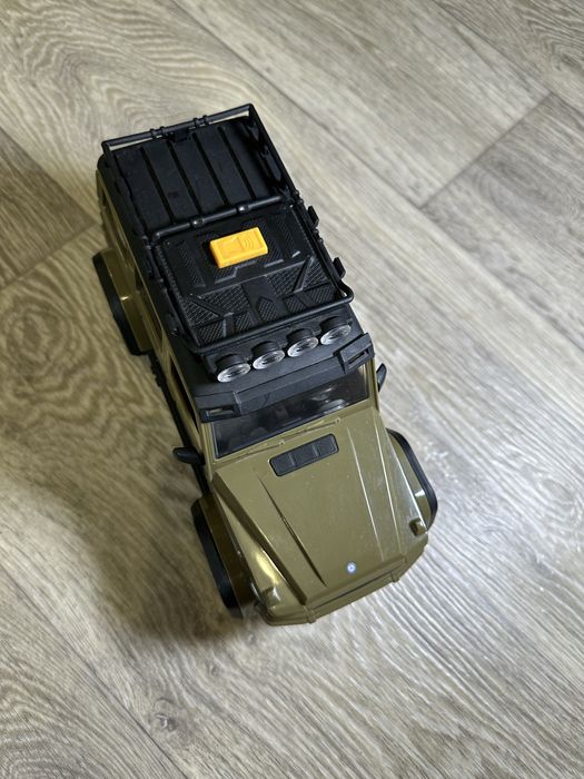 Танк военный джип