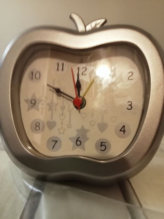 Relógios alarme novos na caixa