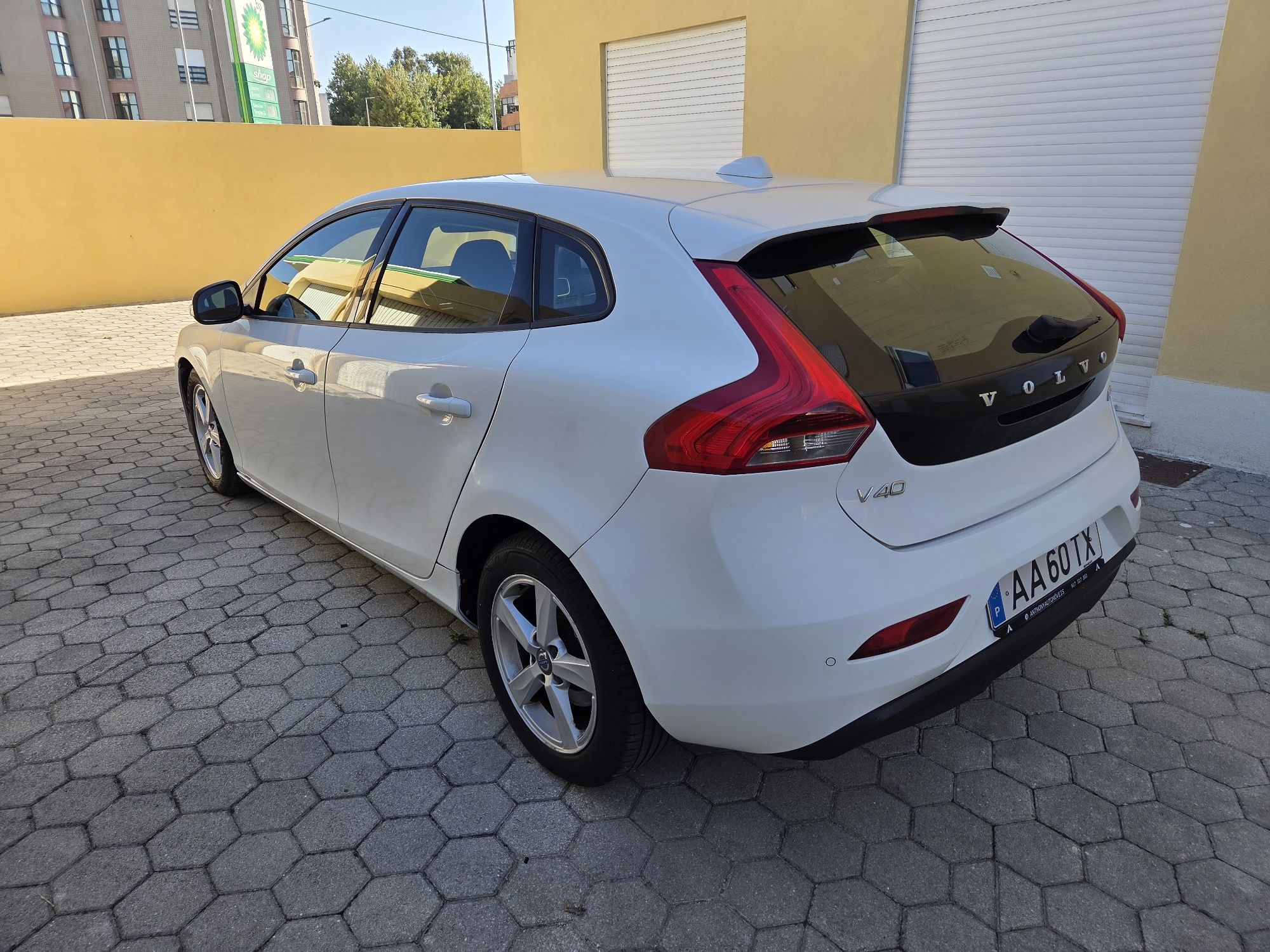 Volvo V40 D2 2014 com 181900Km