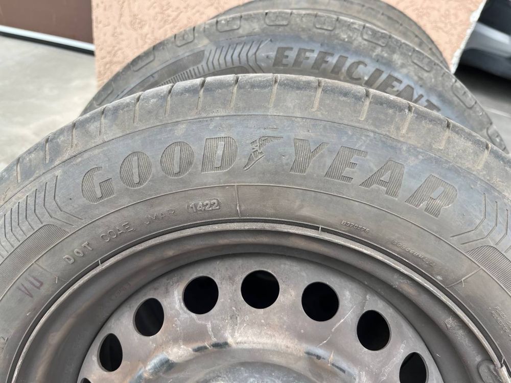 Продам комплект шин з дисками або без  Goodyear 195/65 R15