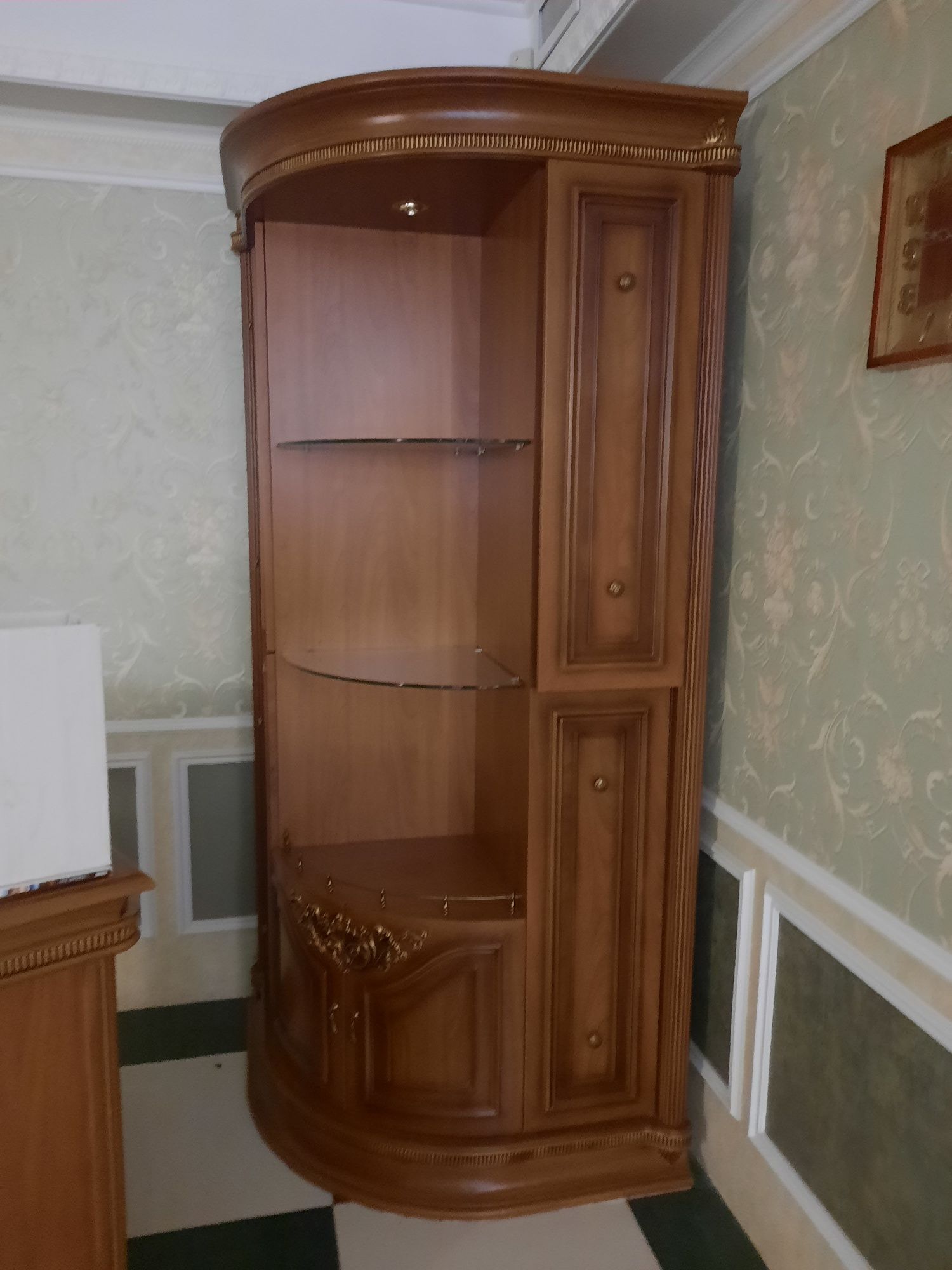 Барна стойка и два стула