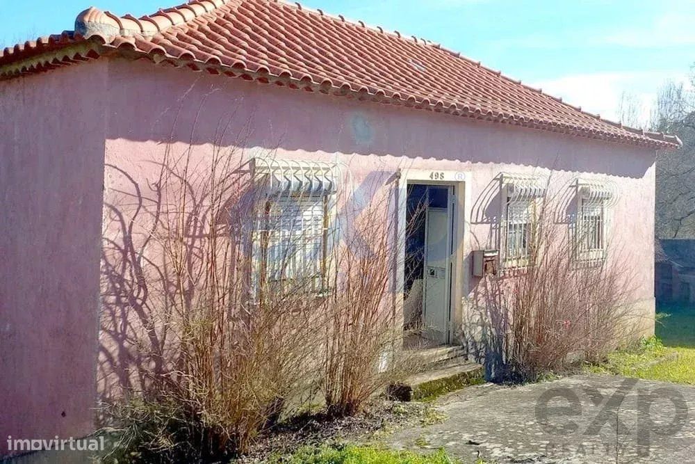 Moradia T3 perto de Maçãs de Dona Maria com grande acesso