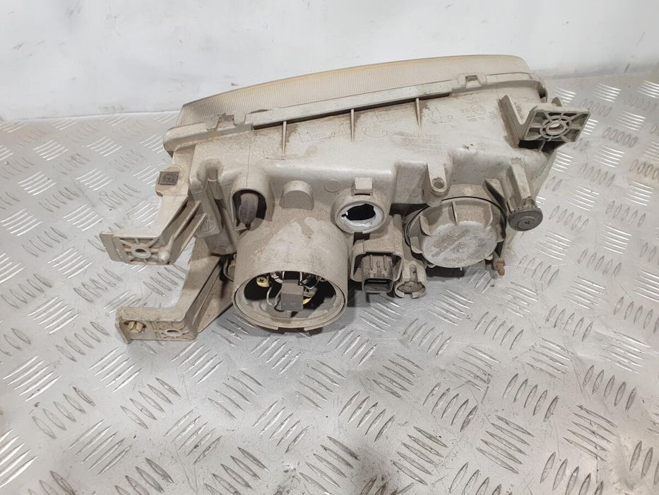 Фара основная левая Hyundai Trajet 2000-2010 921013A000 разборка