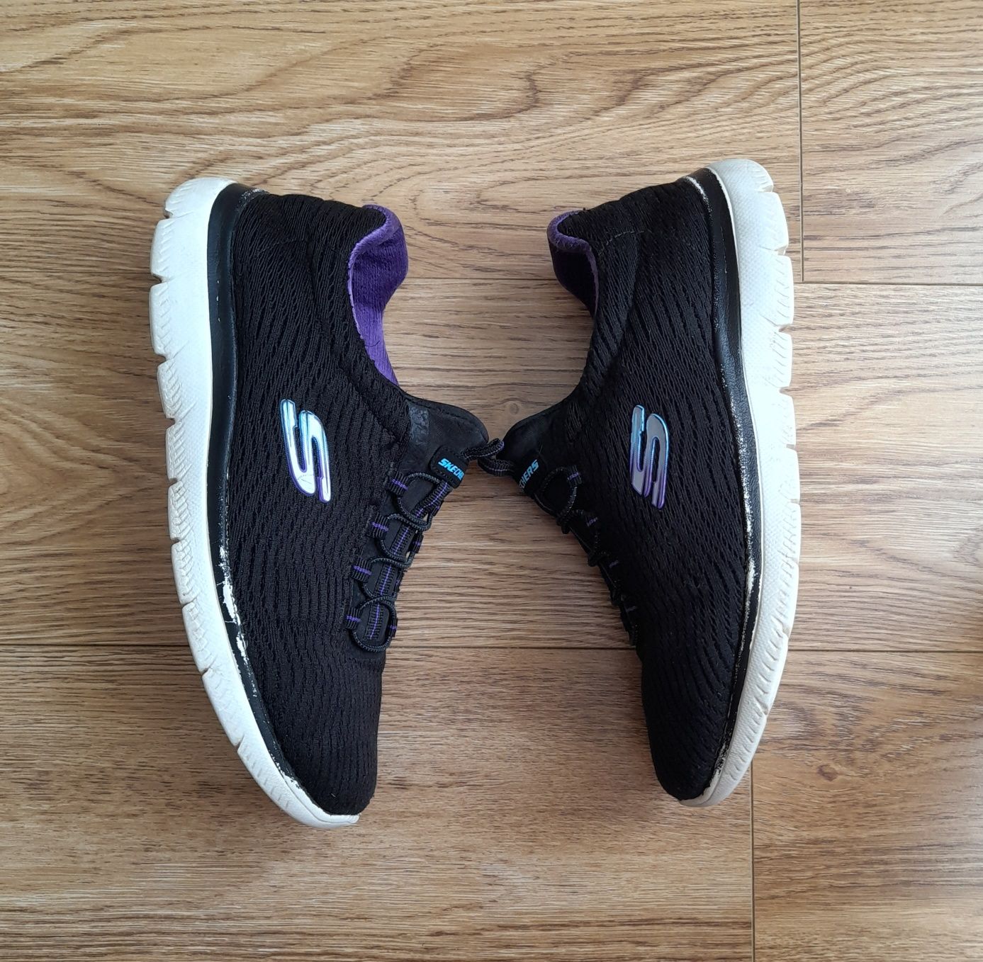 Кросівки жіночі Skechers 37р. устілка 24см. Ідеальний стан.