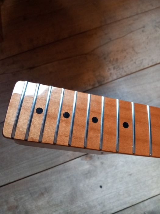 Gitara elektryczna gryf klonowy stalowe progi